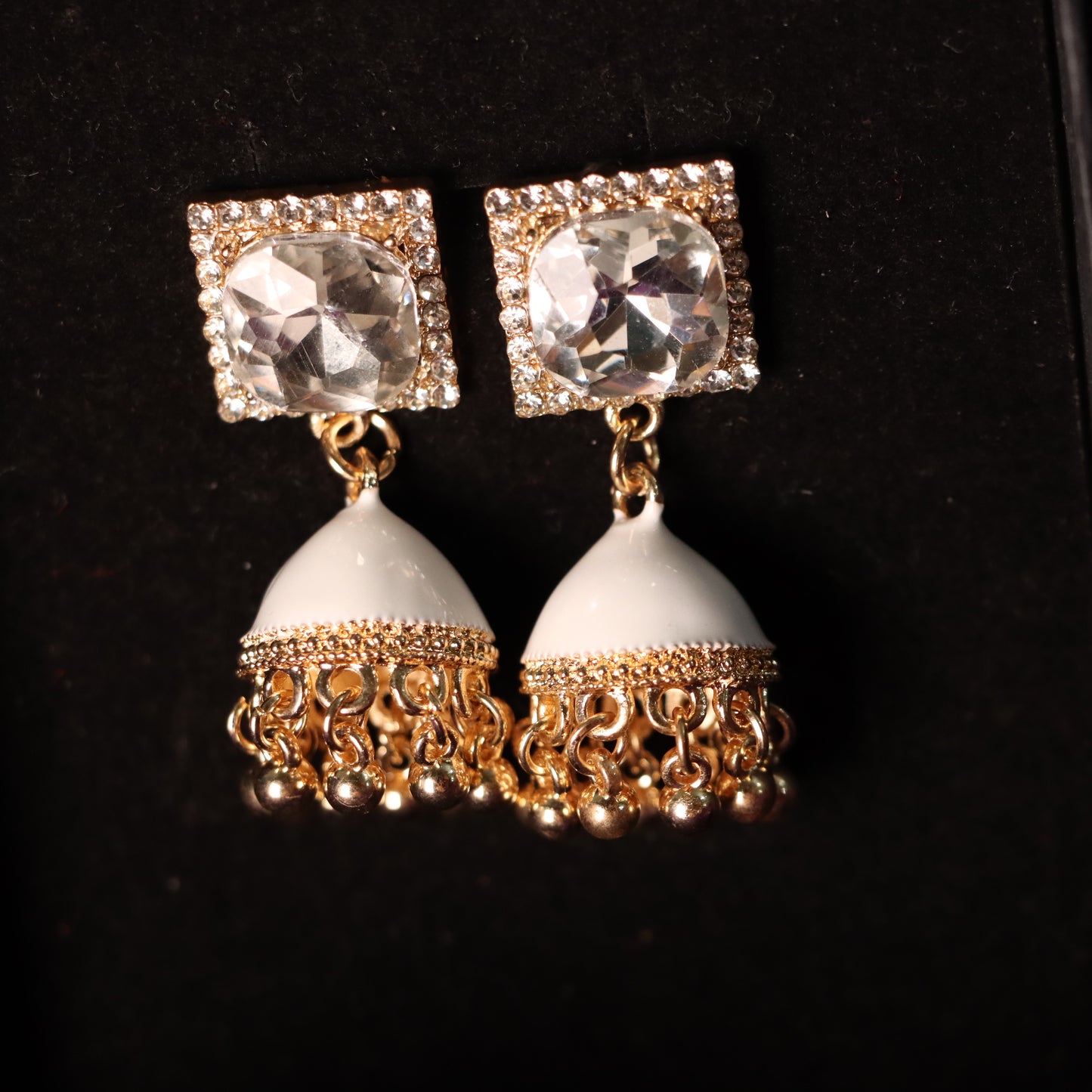 White Jhumki
