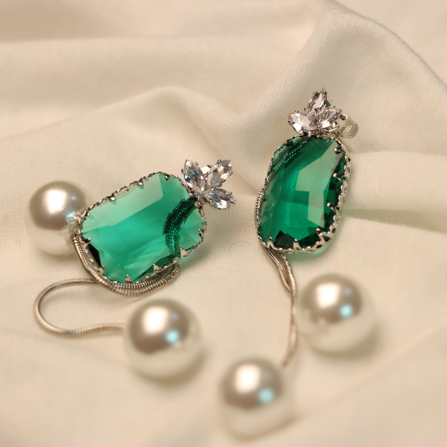 Green Diamond Cut with White Pearl