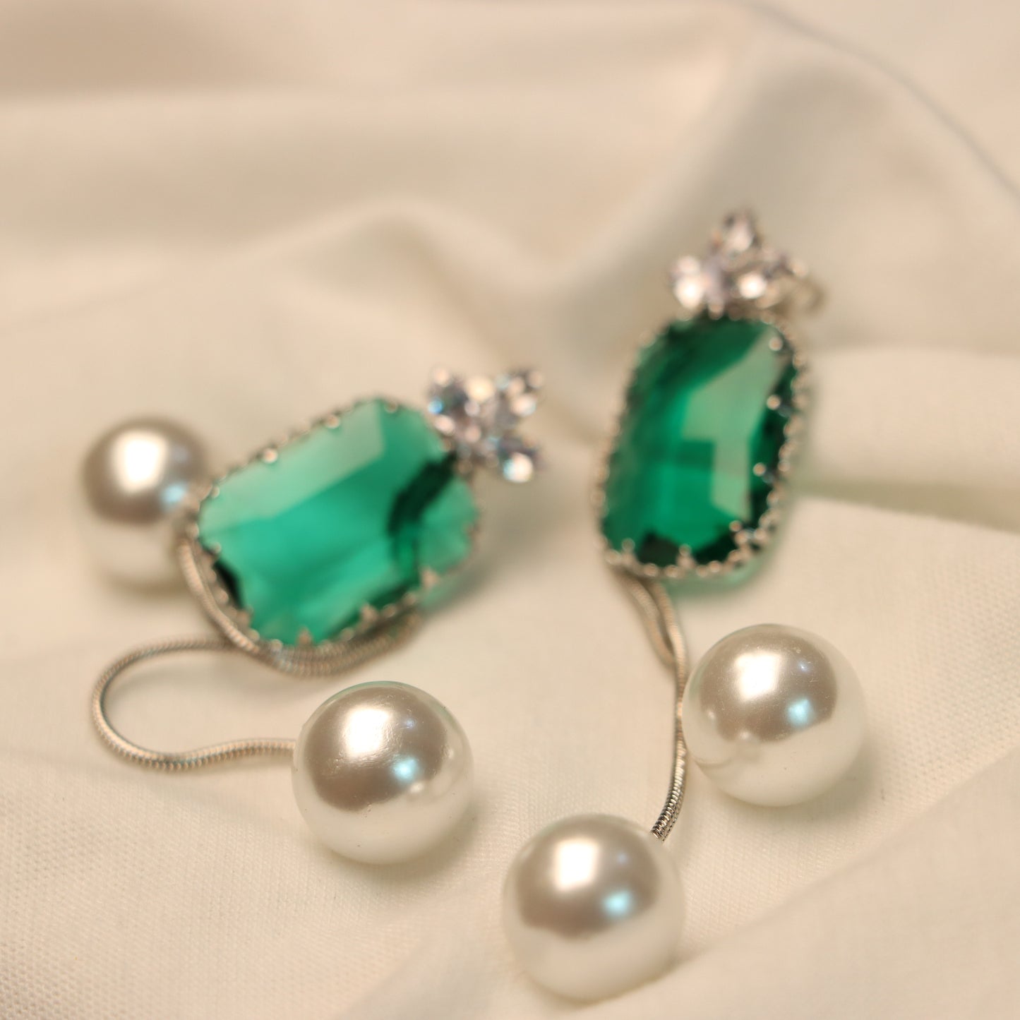 Green Diamond Cut with White Pearl