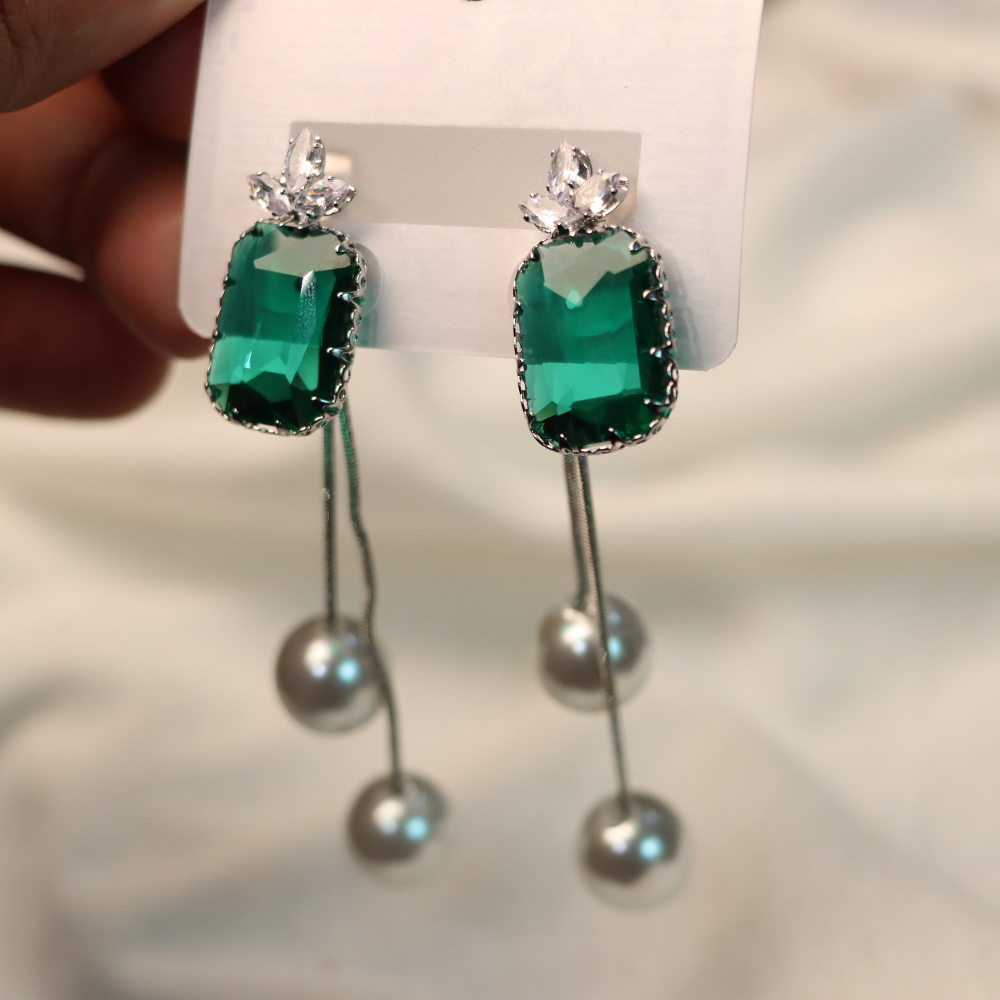 Green Diamond Cut with White Pearl